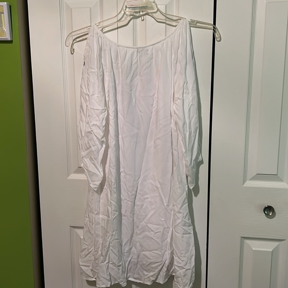 Chic Connection White Dress W/Multi color Embroidery, Womens S/P pre owned - Picture 5 of 9